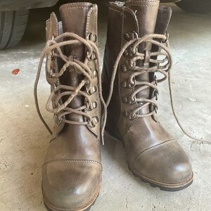 Title: Brown Wedge Lace-Up Boots